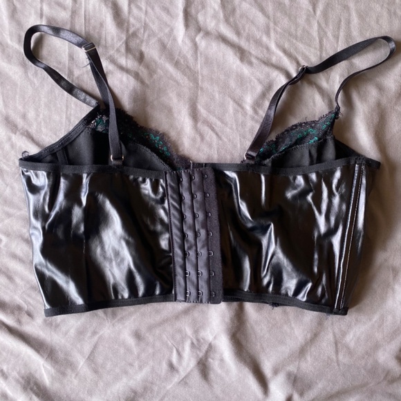 Black bustier crop top with green lace - Picture 2 of 2